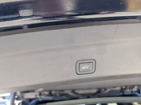 Certified 2025 Chevrolet Tahoe Z71 image 11