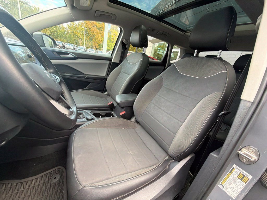 Used 2023 Volkswagen Taos SE w/ Panoramic Sunroof Package AWD/4WD image 14