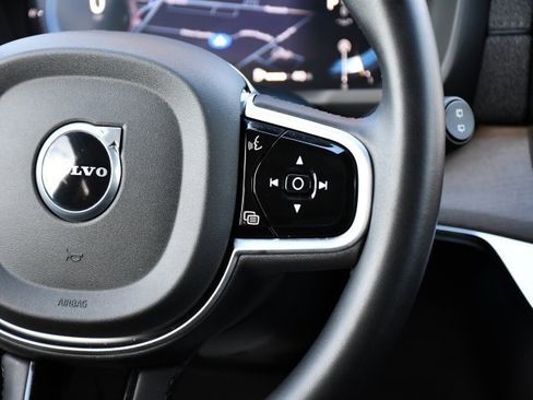 Certified 2025 Volvo XC90 B6 Plus image 24