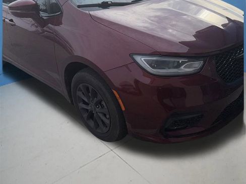 Used 2021 Chrysler Pacifica Limited w/ S Appearance Package image 1