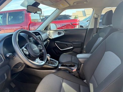 Used 2024 Kia Soul LX w/ Option Group 015 FWD image 8