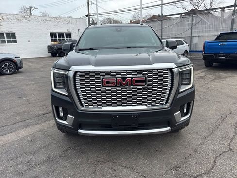 Used 2021 GMC Yukon XL Denali w/ Denali Premium Package image 2