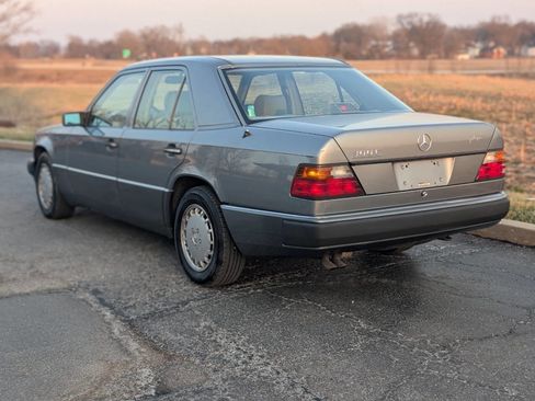 Used 1991 Mercedes-Benz 300 E 3.0 image 3