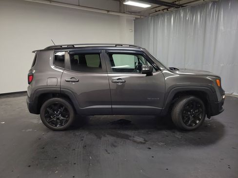 Used 2016 Jeep Renegade Latitude image 10