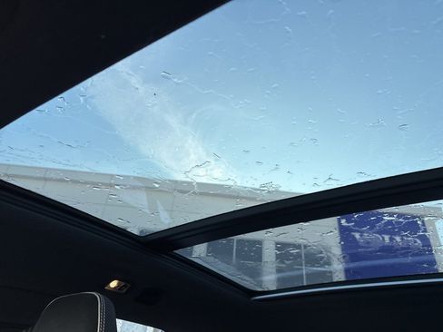 Used 2022 Volvo XC40 T5 R-Design w/ Climate Package image 26