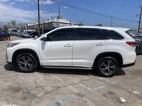 Used 2018 Toyota Highlander LE FWD image 7