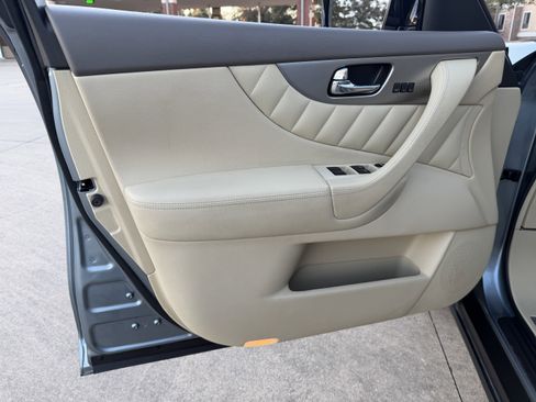 Used 2017 INFINITI QX70 2WD w/ Premium Package image 28