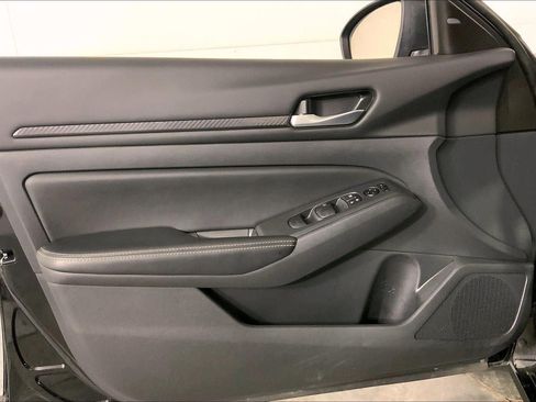 Used 2025 Nissan Altima 2.5 SV image 24