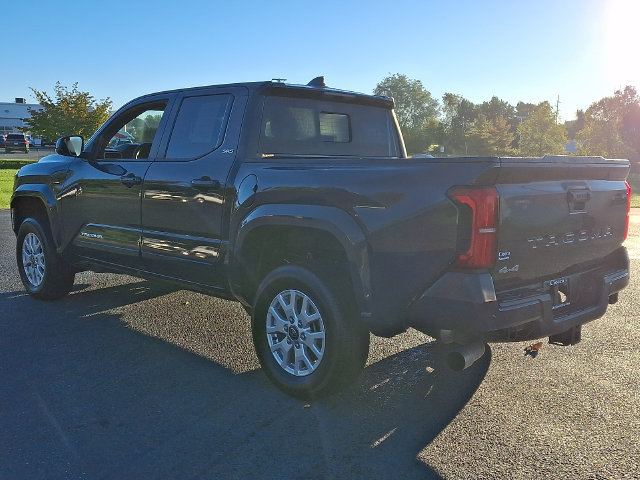 Used 2024 Toyota Tacoma SR5 AWD/4WD image 7