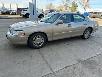 Used 2006 Lincoln Town Car Signature Limited