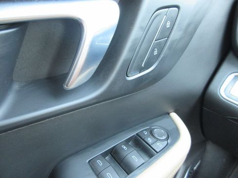 Certified 2025 Buick Enclave Preferred FWD image 29