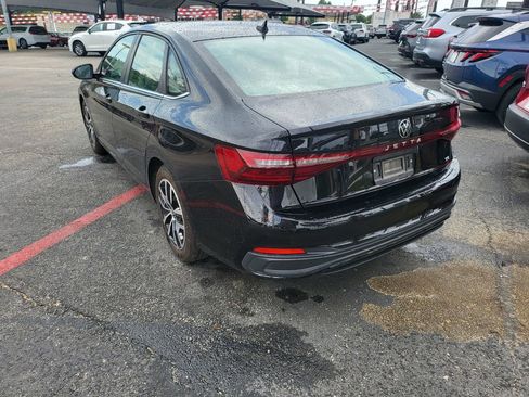 Used 2025 Volkswagen Jetta SE FWD image 9