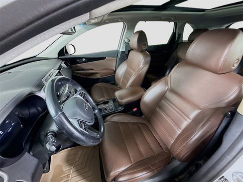 Used 2019 Kia Sorento SX image 16