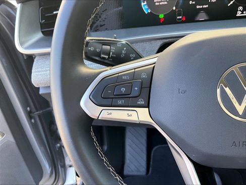 Certified 2025 Volkswagen Tiguan S FWD image 17
