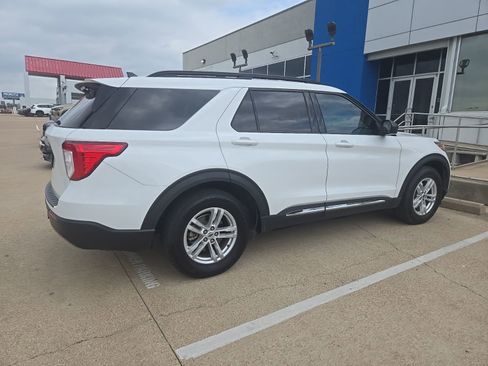 Used 2022 Ford Explorer XLT w/ Equipment Group 202A image 5