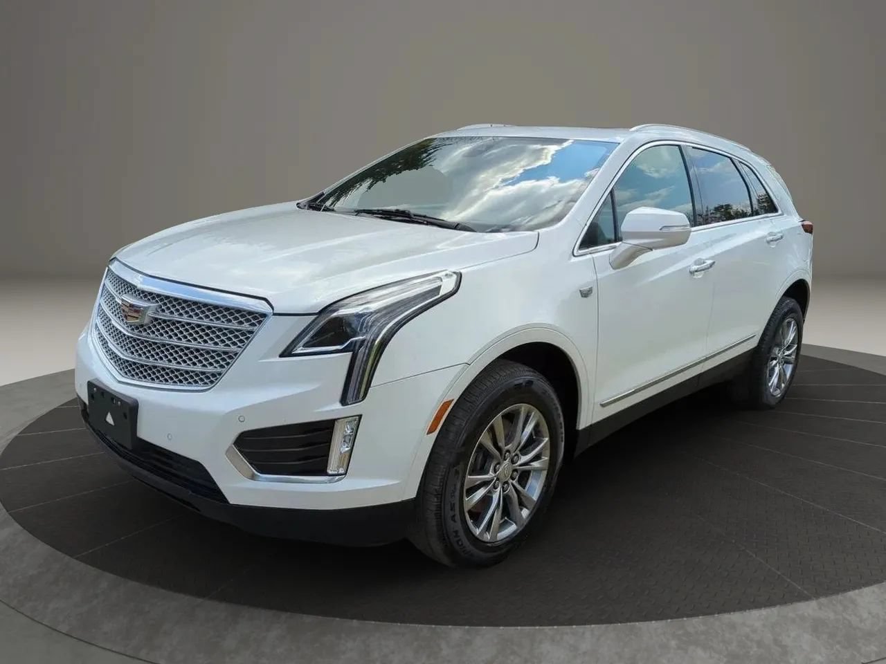 Used 2020 Cadillac XT5 Premium Luxury w/ LPO, Floor Liner Package FWD image 1