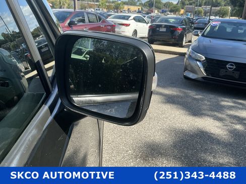 Used 2023 Jeep Renegade Altitude AWD/4WD image 10