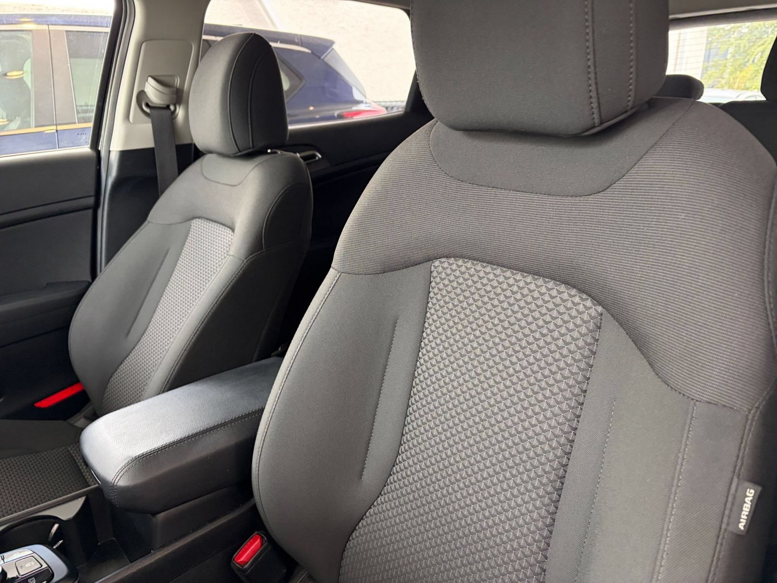 Used 2025 Kia Sportage LX FWD image 35