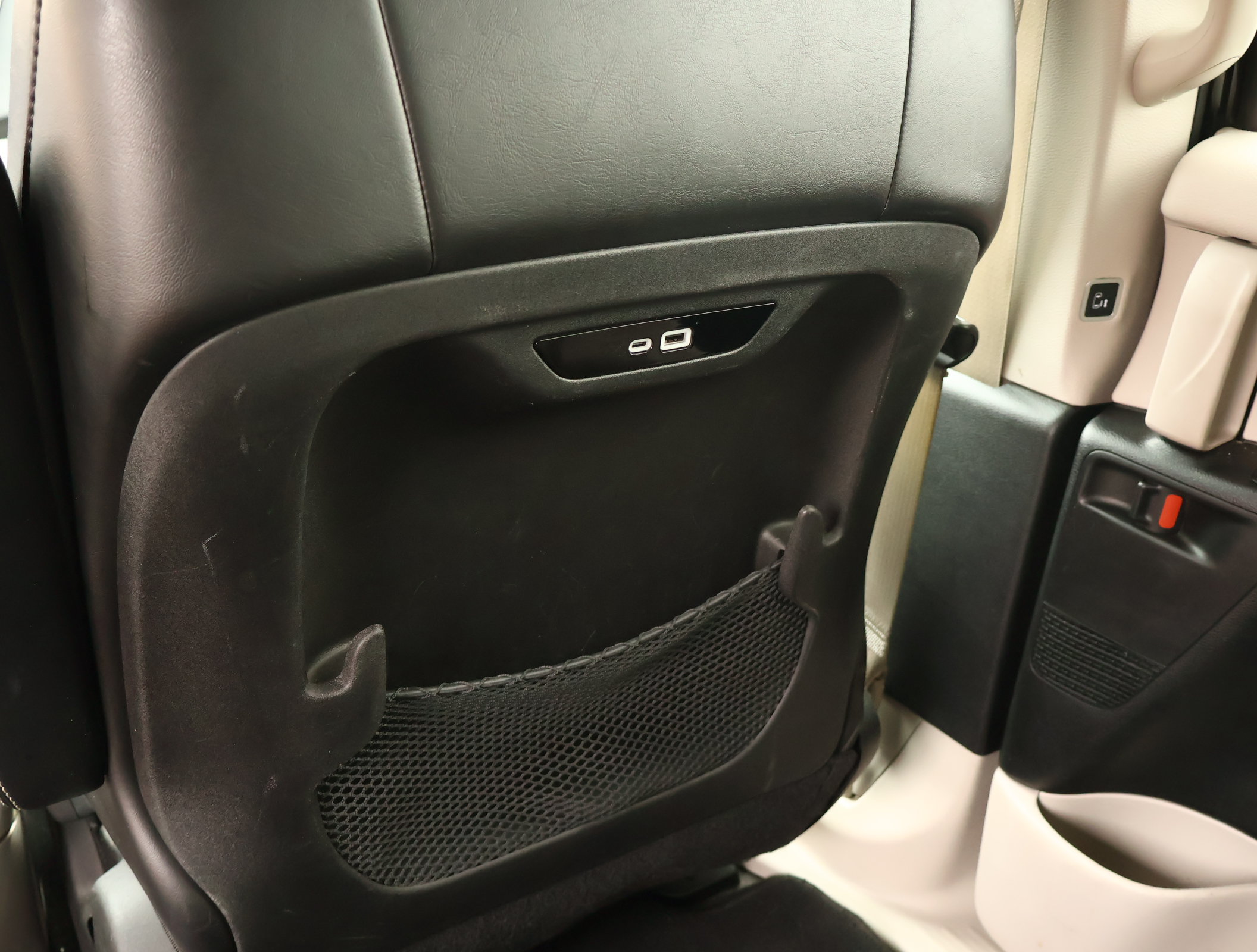 Used 2024 Chrysler Pacifica Touring-L FWD image 24