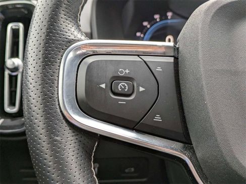 Used 2021 Volvo XC40 P8 Recharge image 27