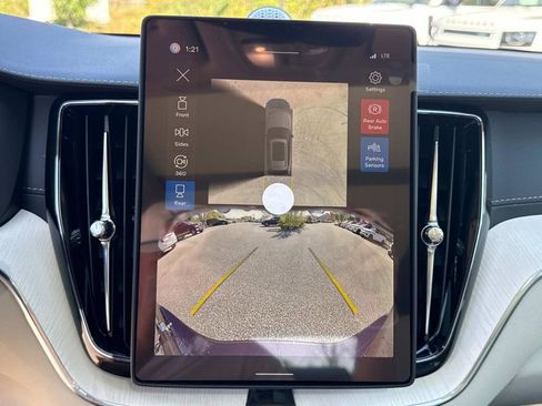 New 2026 Volvo XC60 B5 Ultra w/ Climate Package image 23