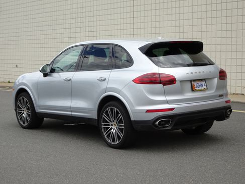 Used 2017 Porsche Cayenne Platinum Edition image 5