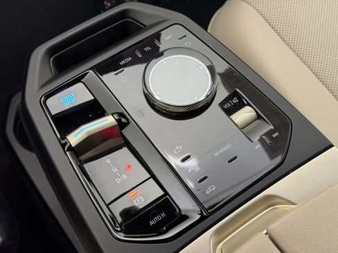 Used 2022 BMW iX xDrive50 w/ Premium Package image 32