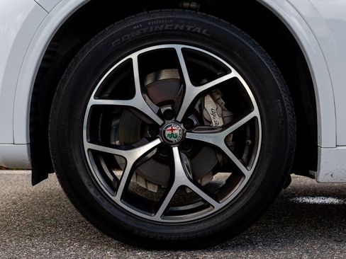 Used 2021 Alfa Romeo Stelvio Ti w/ Nero Edizione image 15