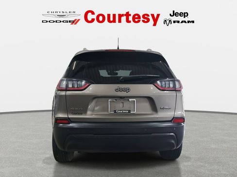 Used 2020 Jeep Cherokee Latitude Plus w/ Comfort/Convenience Group AWD/4WD image 6