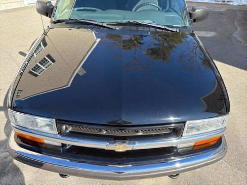 Used 2001 Chevrolet S10 Pickup LS image 4