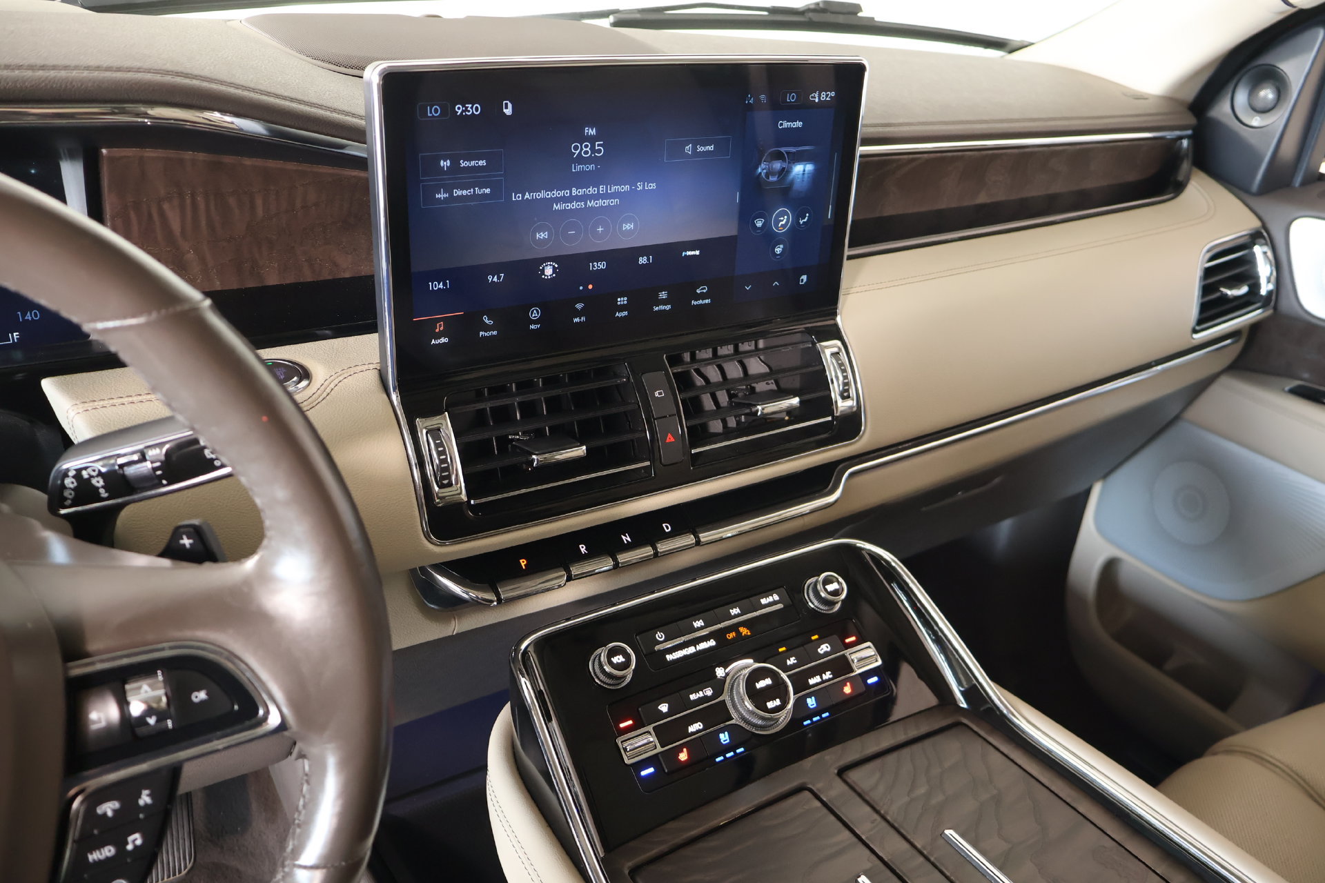 Used 2023 Lincoln Navigator Reserve AWD/4WD image 5