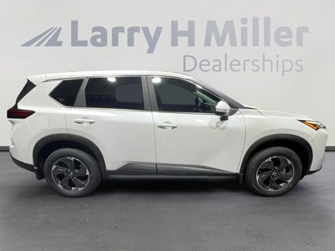 New 2026 Nissan Rogue SV FWD image 6