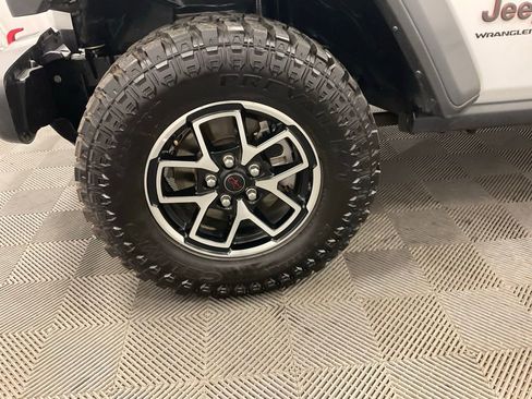 Used 2024 Jeep Wrangler Unlimited Rubicon AWD/4WD image 13