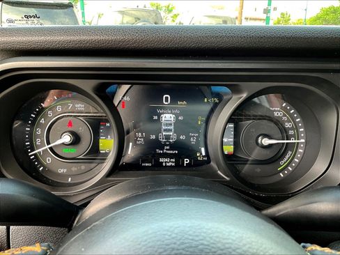 Used 2024 Jeep Wrangler Unlimited AWD/4WD image 13