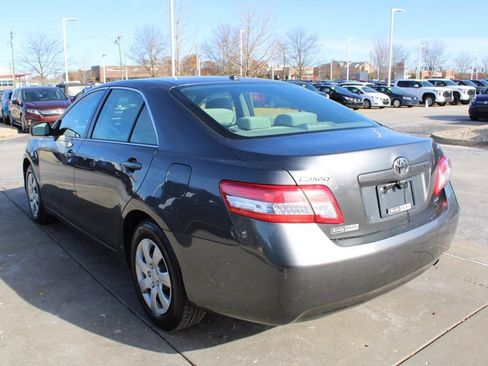 Used 2011 Toyota Camry LE image 5