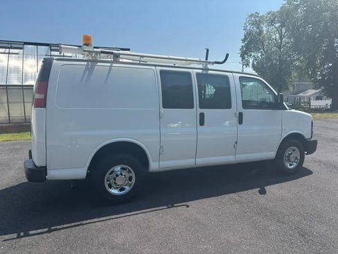 Used 2011 Chevrolet Express 2500 image 9