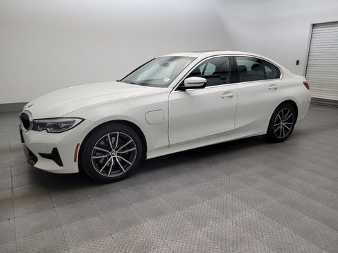 Used 2021 BMW 330e w/ Convenience Package RWD image 2
