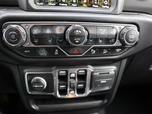 Used 2021 Jeep Wrangler Unlimited Sahara image 27