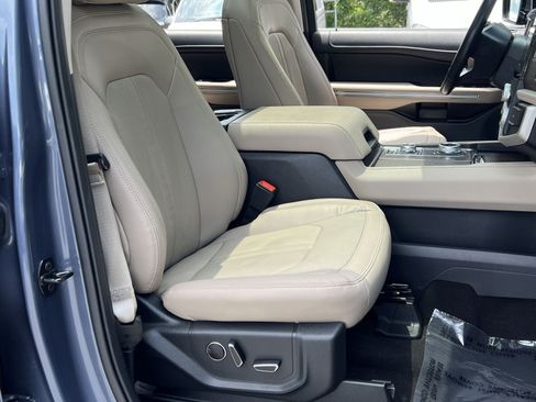 Used 2023 Ford Expedition Limited AWD/4WD image 34