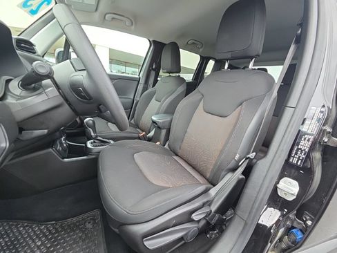 Used 2023 Jeep Renegade Latitude AWD/4WD image 24