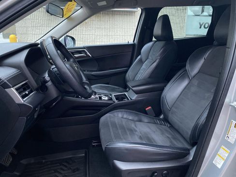 Used 2022 Mitsubishi Outlander SE image 11