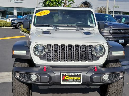 Used 2024 Jeep Wrangler Unlimited Rubicon AWD/4WD image 4