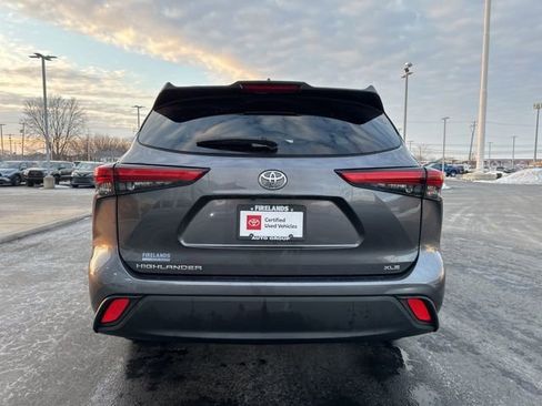 Certified 2023 Toyota Highlander XLE image 6