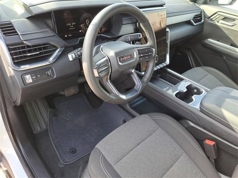 Used 2025 GMC Acadia Elevation image 15