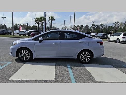 Used 2025 Nissan Versa SV w/ Trunk Package image 25