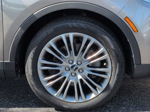Used 2018 Lincoln MKX Reserve w/ Driver Assistance Package FWD image 11