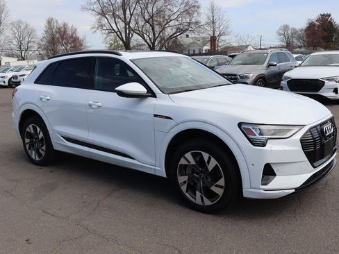 Used 2021 Audi e-tron Premium w/ Convenience Plus Package image 3