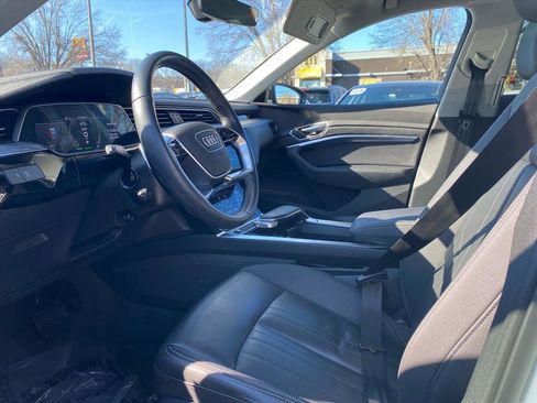 Used 2022 Audi e-tron Premium image 11