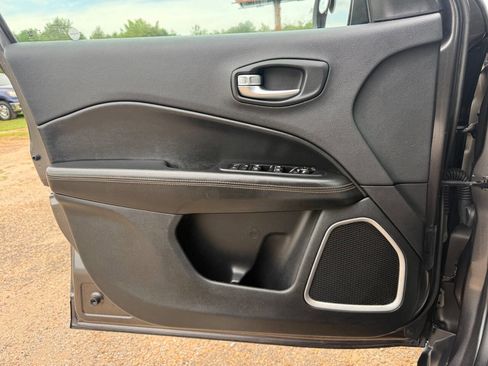 Used 2019 Jeep Compass Limited AWD/4WD image 18