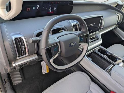 New 2025 Ford Expedition Platinum w/ Driver's Package image 9